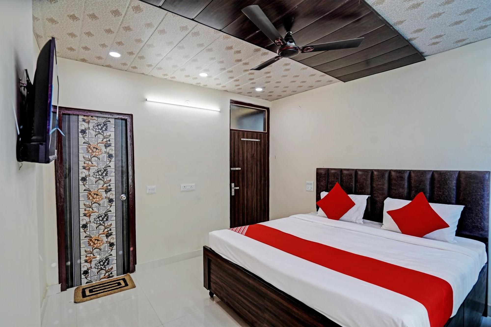 Oyo Flagship Evergreen Tower Hotel กาเซียบัด ภายนอก รูปภาพ