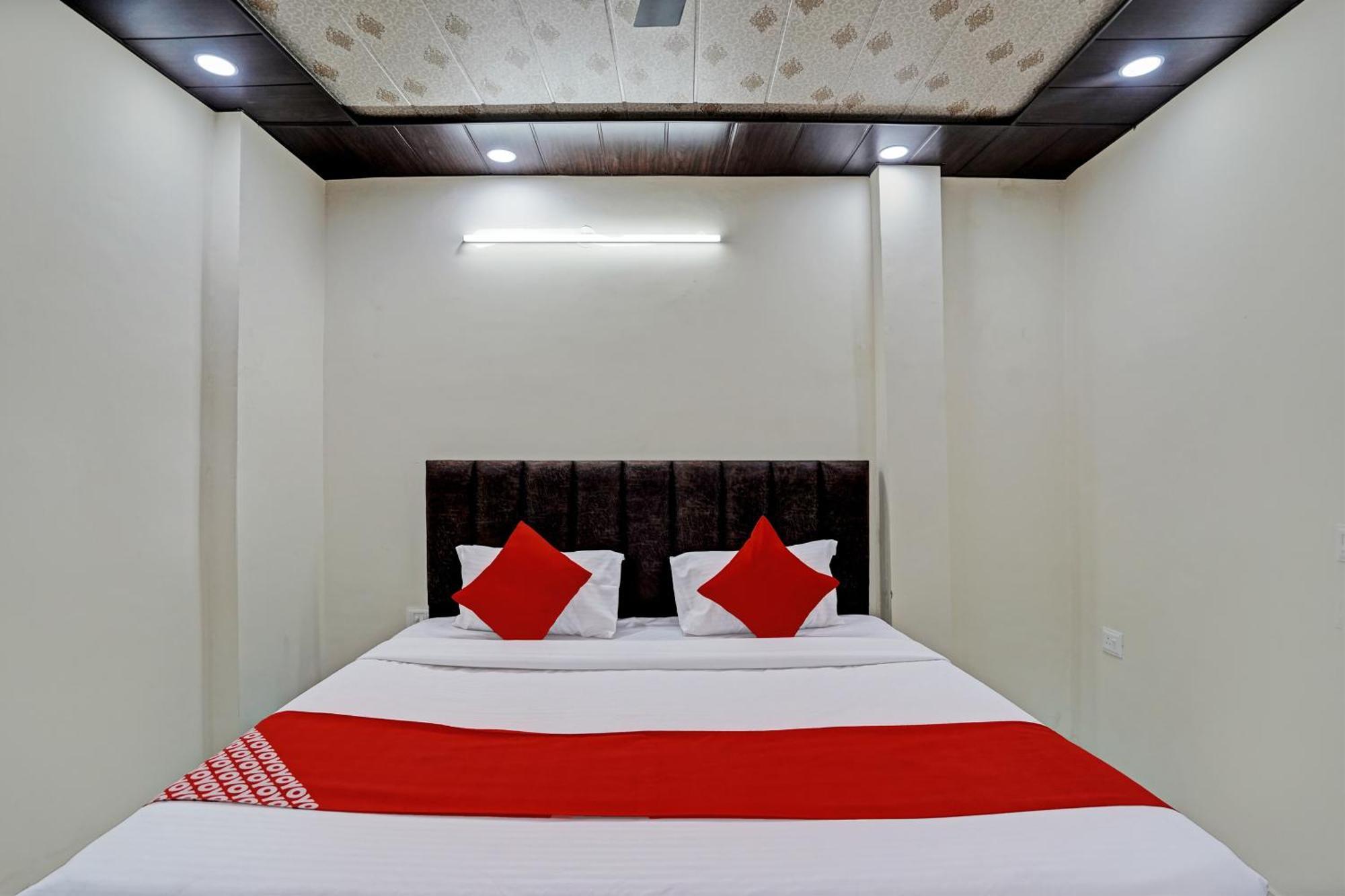 Oyo Flagship Evergreen Tower Hotel กาเซียบัด ภายนอก รูปภาพ